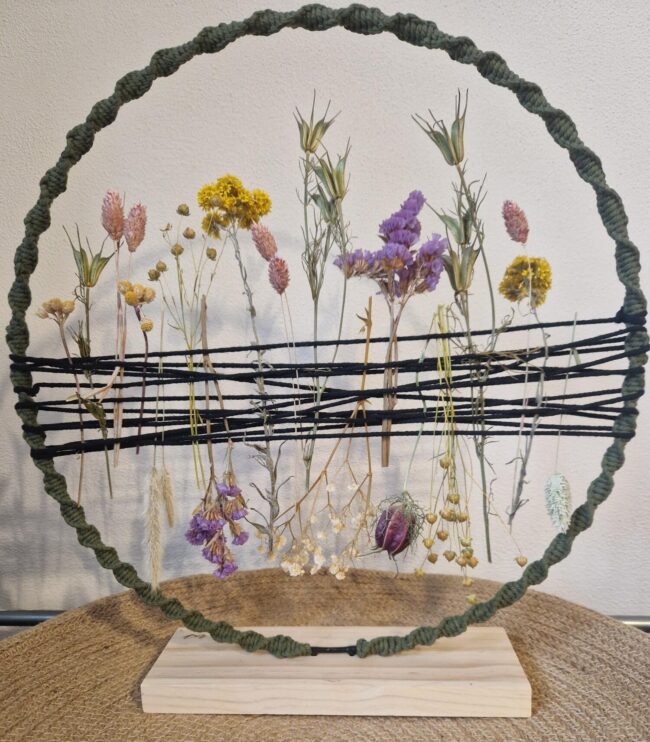 SK004 – Macramé ring met droogbloemen groot